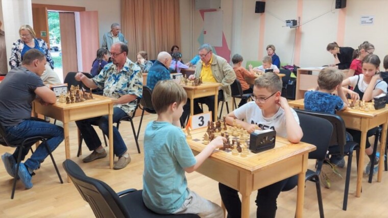 Международный день шахмат отметили в филиале ПМЦ "Диалог" ГБУ г.Москвы "Молодежный центр "Галактика"!